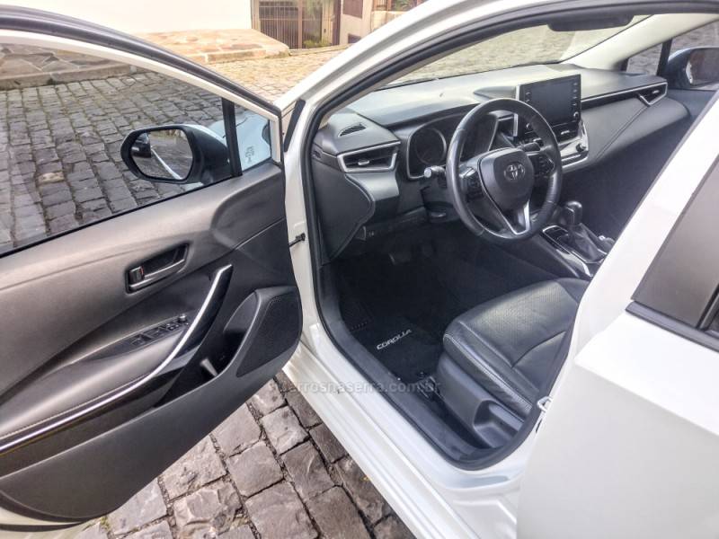 TOYOTA - COROLLA - 2020/2021 - Branca - R$ 122.900,00