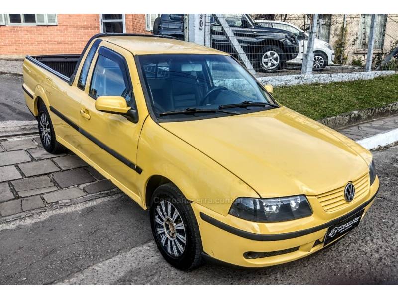 VOLKSWAGEN - SAVEIRO - 2000/2001 - Amarela - R$ 23.900,00