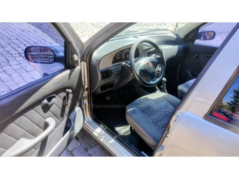 FIAT - SIENA - 2008/2009 - Prata - R$ 17.900,00