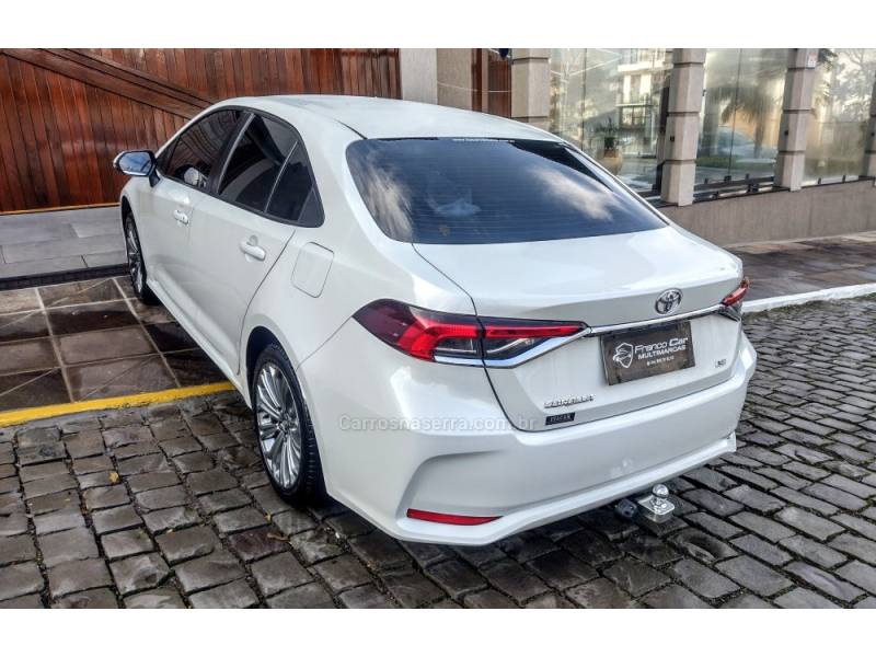 TOYOTA - COROLLA - 2020/2021 - Branca - R$ 122.900,00