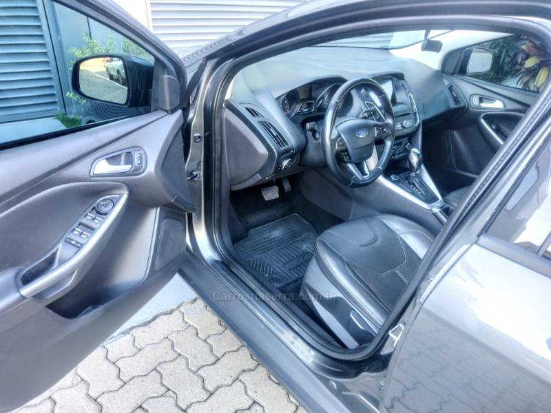 FORD - FOCUS - 2017/2017 - Cinza - R$ 69.900,00