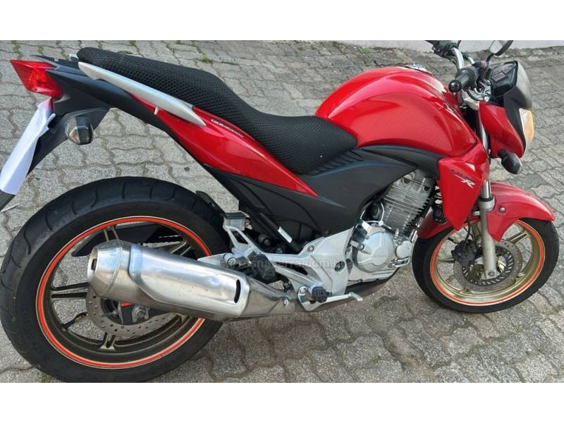 HONDA - CB 300R - 2015/2015 - Vermelha - R$ 16.900,00