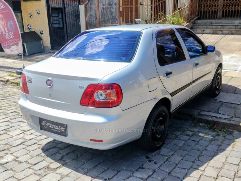 FIAT - SIENA - 2008/2009 - Prata - R$ 17.900,00
