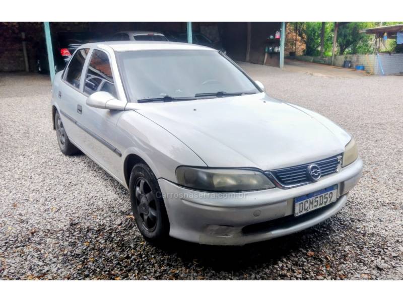 CHEVROLET - VECTRA - 2001/2001 - Prata - R$ 13.900,00