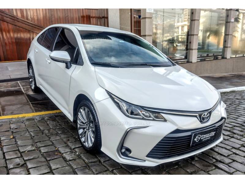 TOYOTA - COROLLA - 2020/2021 - Branca - R$ 122.900,00