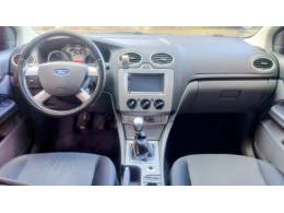 FORD - FOCUS - 2012/2013 - Branca - R$ 42.900,00