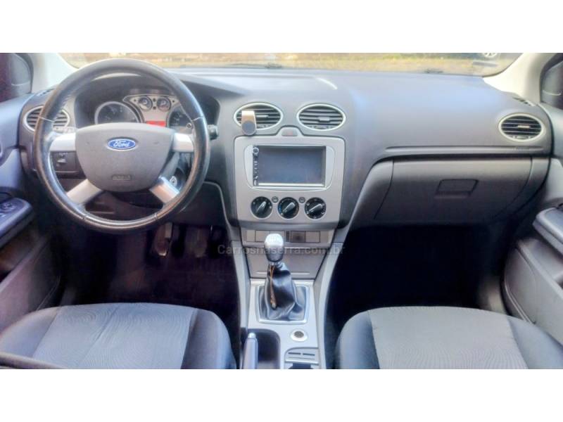 FORD - FOCUS - 2012/2013 - Branca - R$ 42.900,00