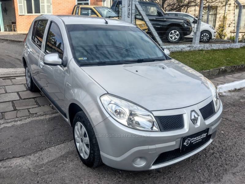 RENAULT - SANDERO - 2010/2011 - Prata - R$ 30.900,00