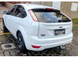 FORD - FOCUS - 2012/2013 - Branca - R$ 42.900,00
