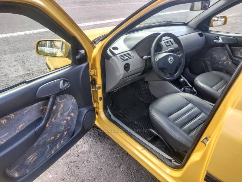 VOLKSWAGEN - SAVEIRO - 2000/2001 - Amarela - R$ 23.900,00