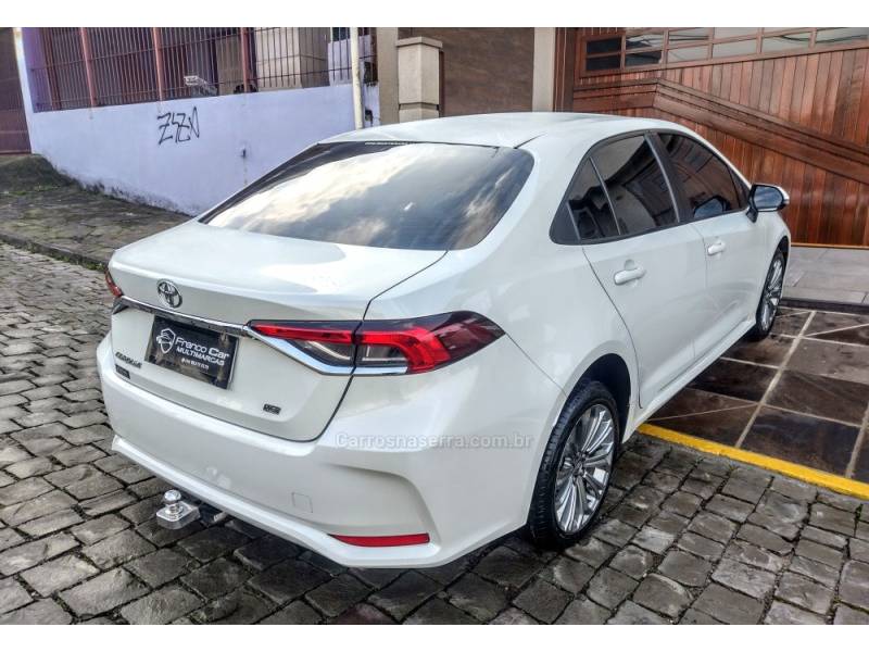 TOYOTA - COROLLA - 2020/2021 - Branca - R$ 122.900,00