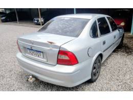 CHEVROLET - VECTRA - 2001/2001 - Prata - R$ 13.900,00