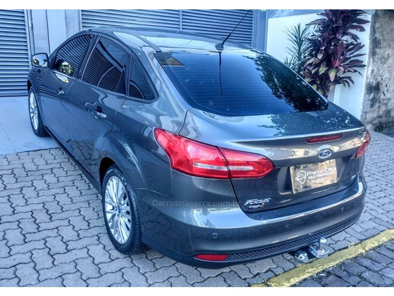 FORD - FOCUS - 2017/2017 - Cinza - R$ 69.900,00